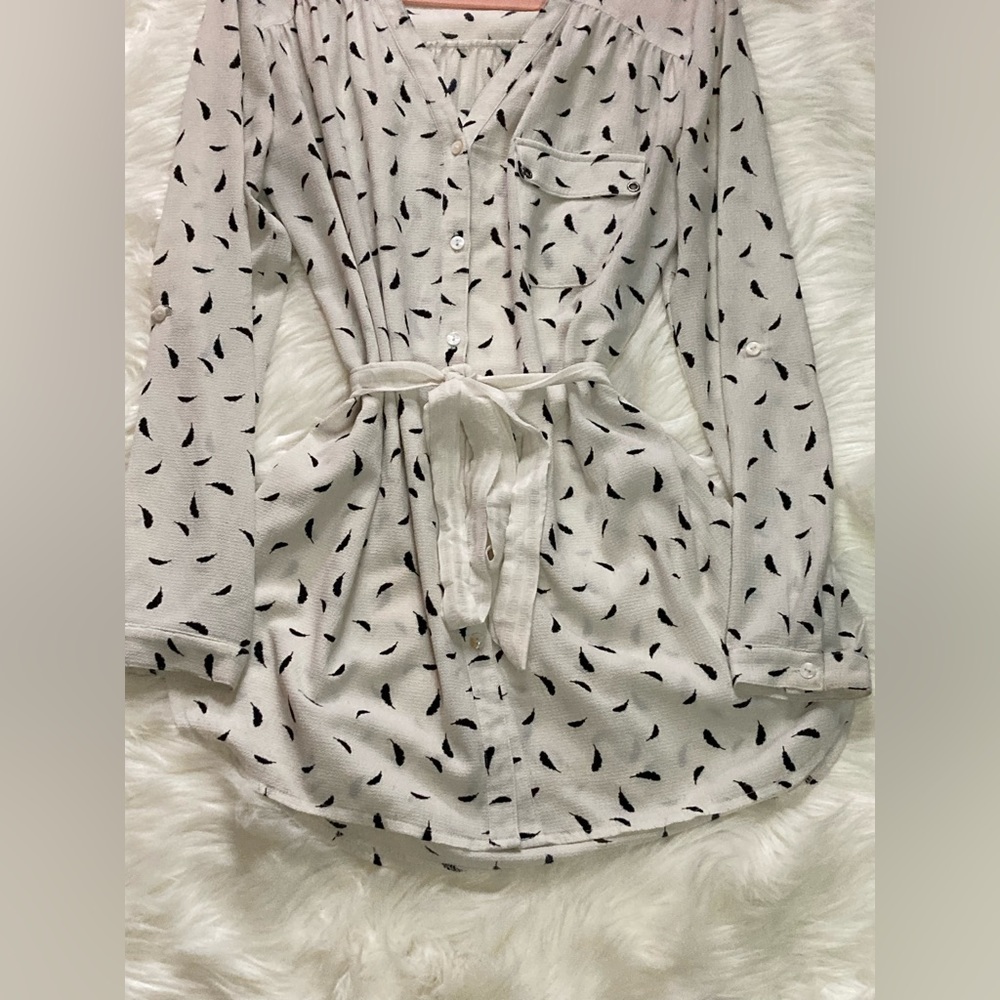 Feather Print Button Down Tie Tunic! - Picture 4 of 8